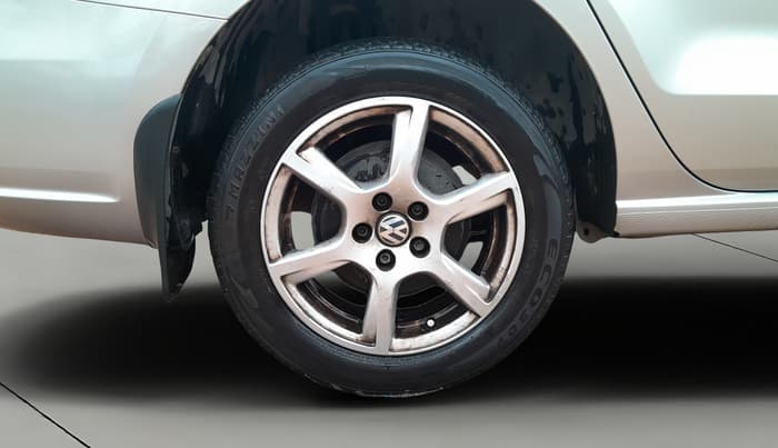 2013 Volkswagen Vento HIGHLINE DIESEL 1.6, Diesel, Manual, 1,19,233 km, Right Rear Wheel