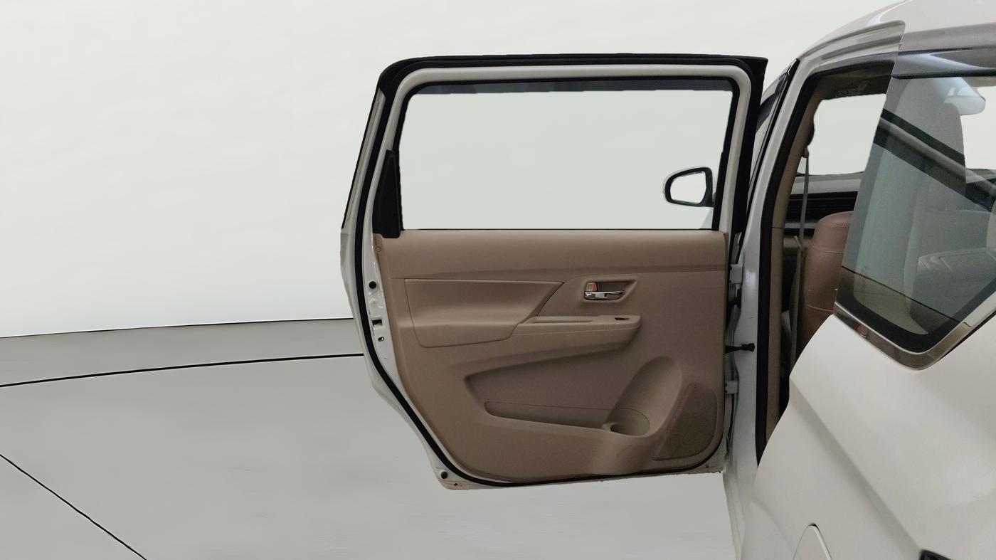 2024 Maruti Ertiga ZXI (O) CNG, CNG, Manual, 27,870 km, LHS Rear Door