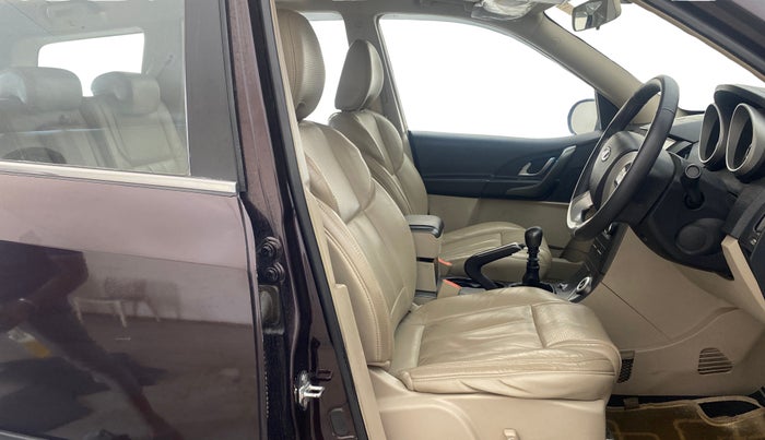 2016 Mahindra XUV500 W10, Diesel, Manual, 69,315 km, Right Side Front Door Cabin