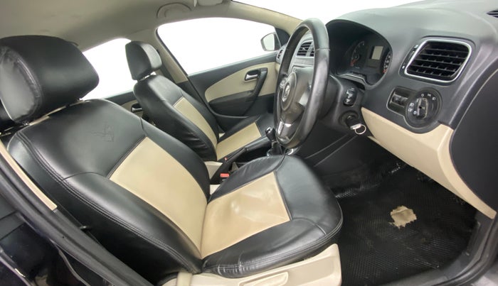 2013 Volkswagen Polo HIGHLINE1.2L, Petrol, Manual, 1,42,355 km, Right Side Front Door Cabin