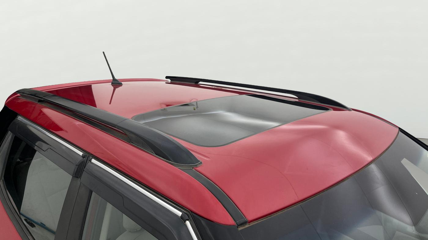 2022 Mahindra XUV300 W8 (O) 1.2 PETROL AMT, Petrol, Automatic, 25,034 km, Roof