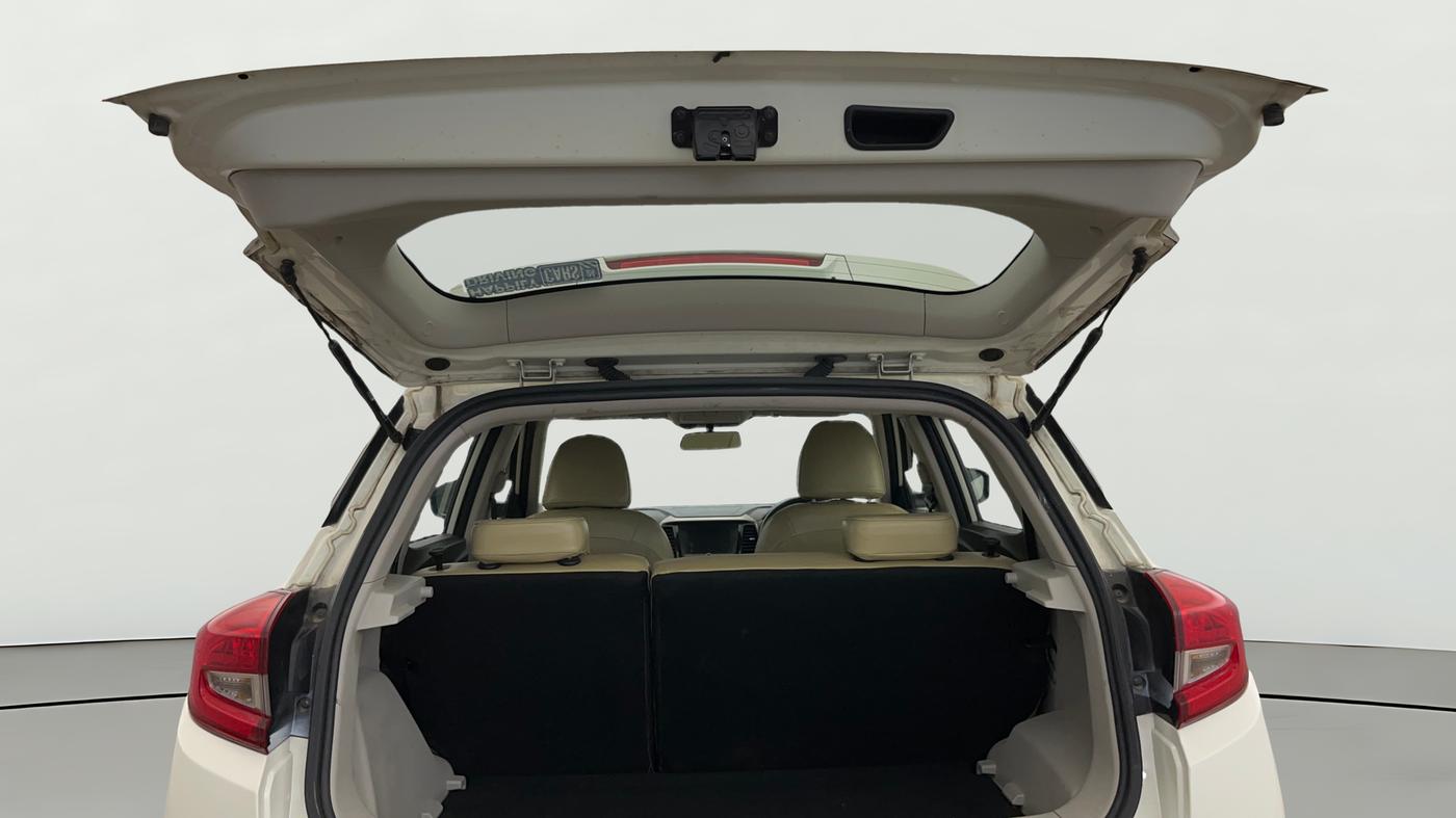 2022 Mahindra XUV300 W8 1.2 PETROL, Petrol, Manual, 45,891 km, Boot Door Open