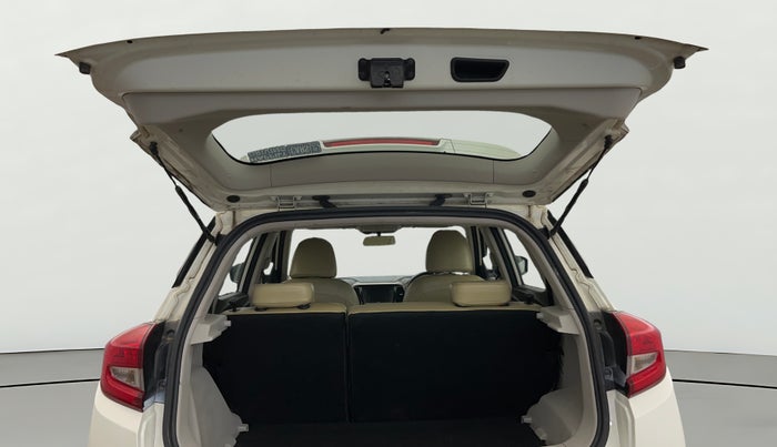 2022 Mahindra XUV300 W8 1.2 PETROL, Petrol, Manual, 45,817 km, Boot Door Open