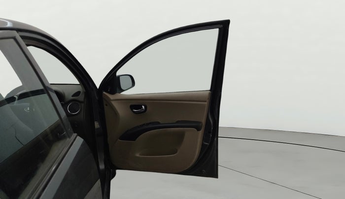 2015 Hyundai i10 SPORTZ 1.1, CNG, Manual, 1,03,317 km, RHS Front Door