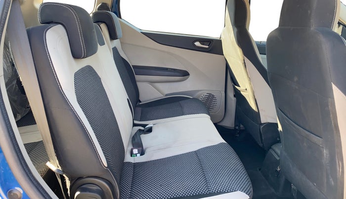 2022 Renault TRIBER RXZ, Petrol, Manual, 20,868 km, Right Side Rear Door Cabin