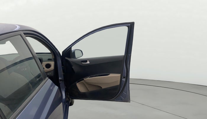 2014 Hyundai Xcent SX AT 1.2 (O), CNG, Automatic, 1,20,410 km, RHS Front Door