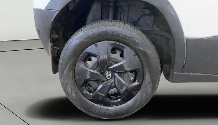 2022 Tata PUNCH ADVENTURE AMT, Petrol, Automatic, 30,374 km, Right Rear Wheel