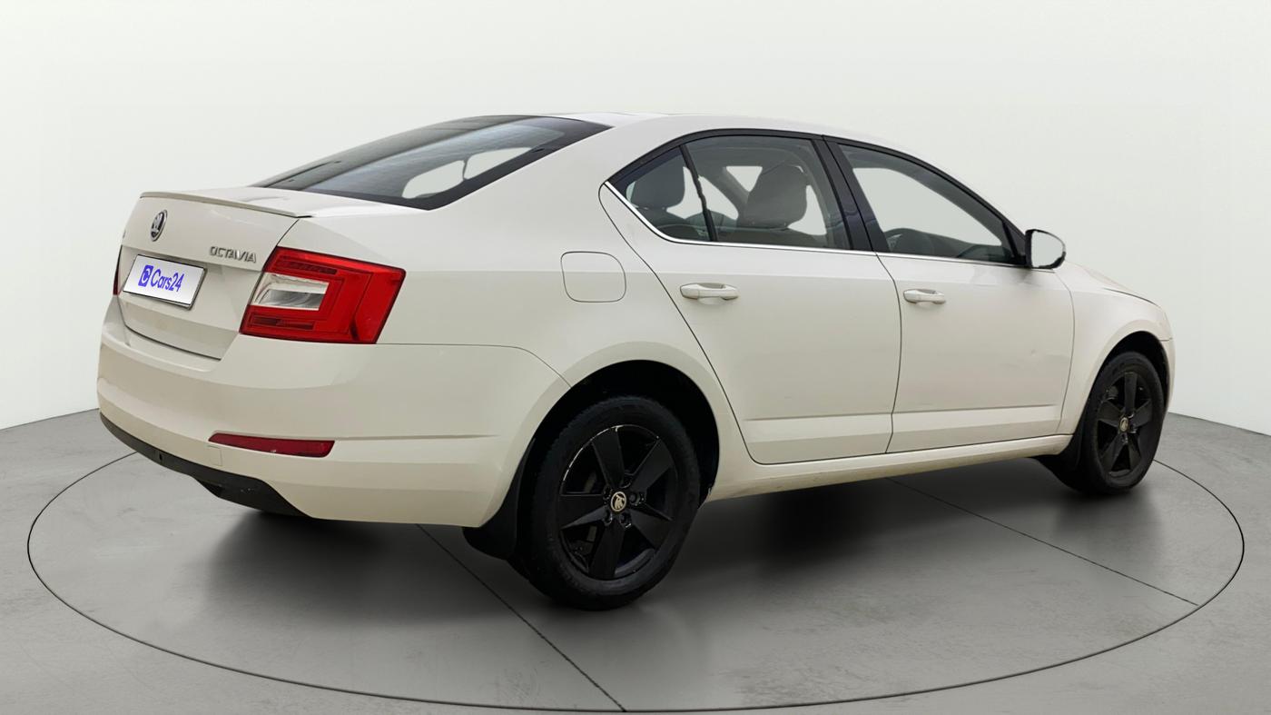 2017 Skoda Octavia AMBITION PLUS AT 1.8 TSI, Petrol, Automatic, 64,017 km, Right Back Diagonal