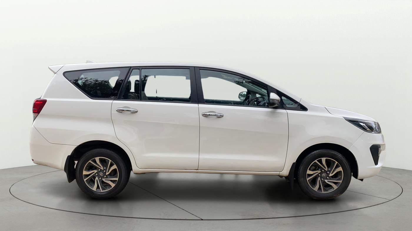 2022 Toyota Innova Crysta 2.7 VX 7 STR, Petrol, Manual, 33,799 km, Right Side View
