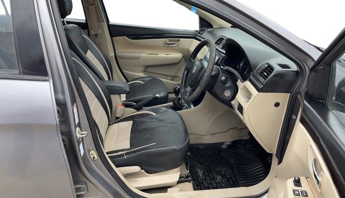 2014 Maruti Ciaz VXI, Petrol, Manual, 39,318 km, Right Side Front Door Cabin