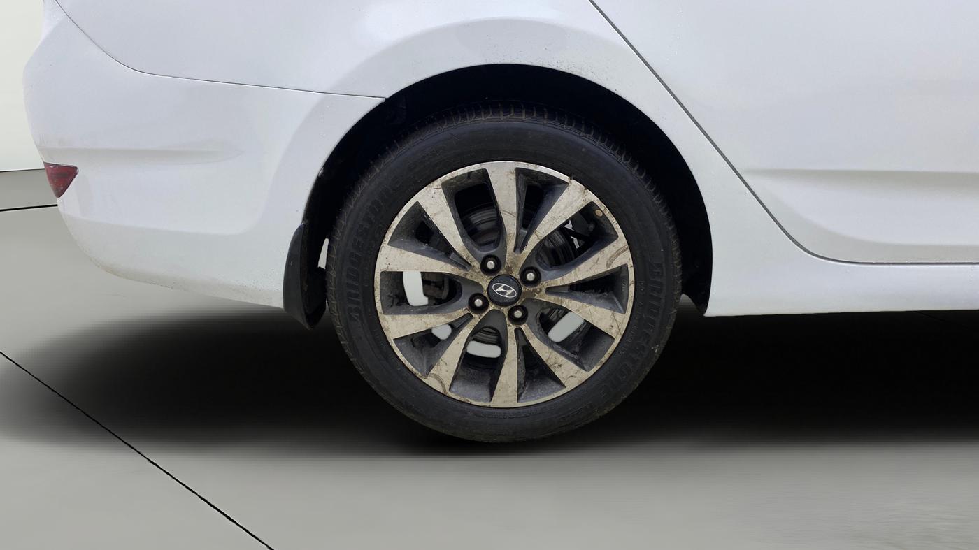 2013 Hyundai Verna FLUIDIC 1.6 VTVT SX, Petrol, Manual, 69,987 km, Right Rear Wheel