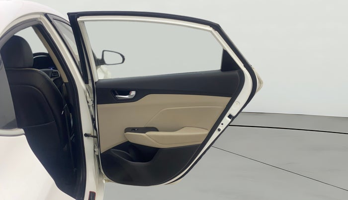 2017 Hyundai Verna 1.6 VTVT SX (O) AT, Petrol, Automatic, 39,750 km, RHS Rear Door