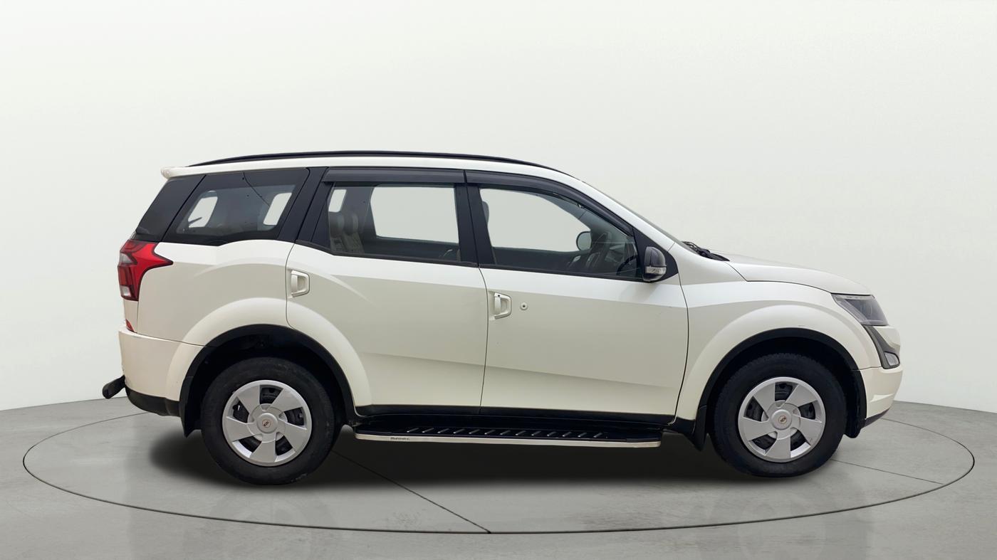 2020 Mahindra XUV500 W7, Diesel, Manual, 79,758 km, Right Side View