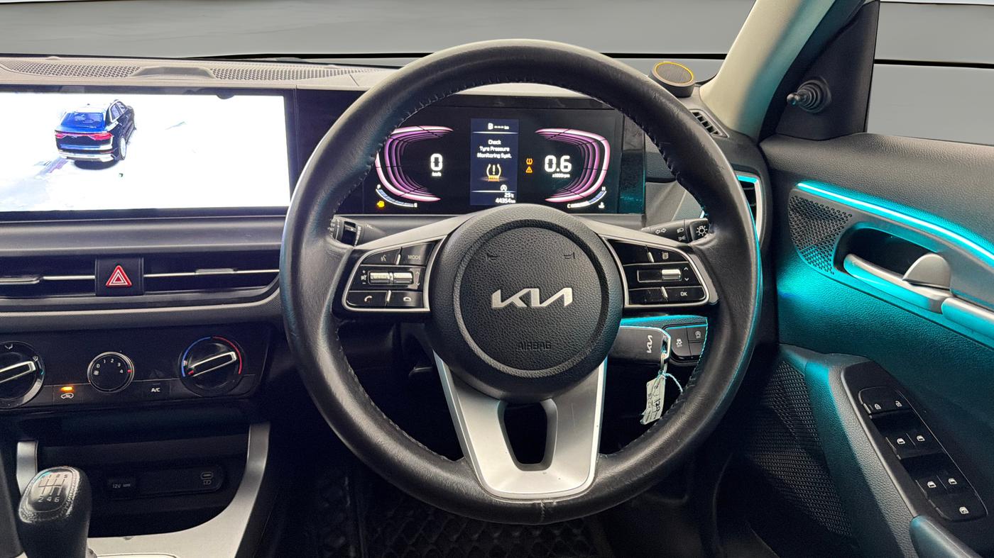 2024 KIA SELTOS  HTE 1.5 PETROL MT, Petrol, Manual, 44,341 km, Steering Wheel Close Up