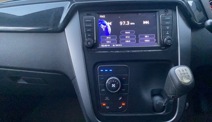 2018 Mahindra KUV 100 NXT K8 P 6 STR DUAL TONE, Petrol, Manual, 42,754 km, Air Conditioner