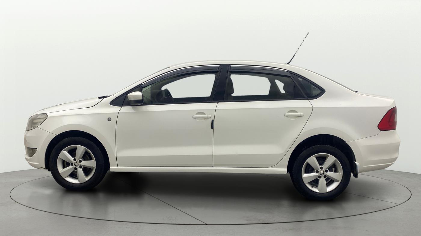 2015 Skoda Rapid 1.5 TDI CR ELEGANCE AT, Diesel, Automatic, 1,18,712 km, Left Side