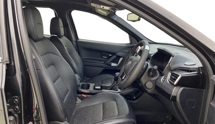 2022 Tata Harrier XZA PLUS 2.0L, Diesel, Automatic, 87,661 km, Right Side Front Door Cabin