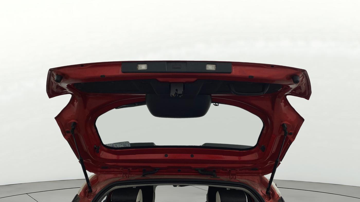 2021 Tata PUNCH CREATIVE  1.2 RTN DUAL TONE, Petrol, Manual, 33,817 km, Boot Door Open