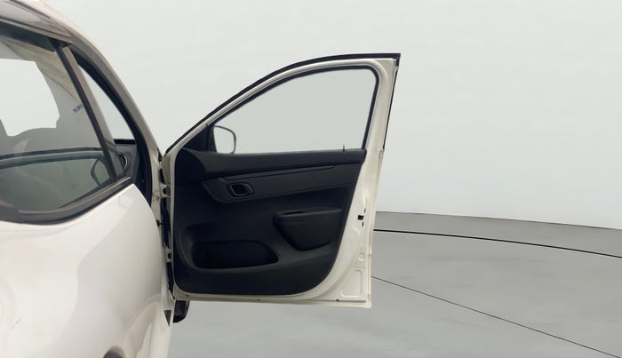 2017 Renault Kwid RXT 1.0 AMT, Petrol, Automatic, 77,568 km, RHS Front Door