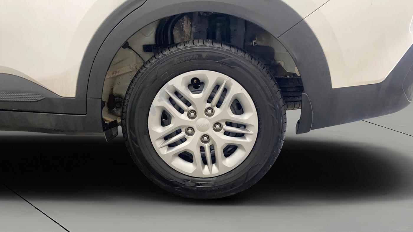 2023 KIA CARENS PRESTIGE 1.5 PETROL 7 STR, Petrol, Manual, 52,636 km, Left Rear Wheel