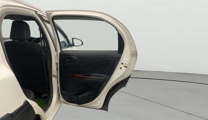 2015 Toyota Etios CROSS 1.2 G, Petrol, Manual, 1,16,991 km, RHS Rear Door