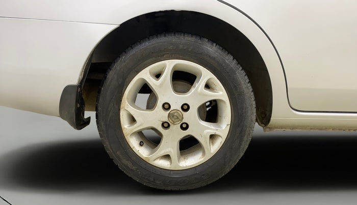 2014 Renault Scala RXL PETROL AT, Petrol, Automatic, 95,056 km, Right Rear Wheel