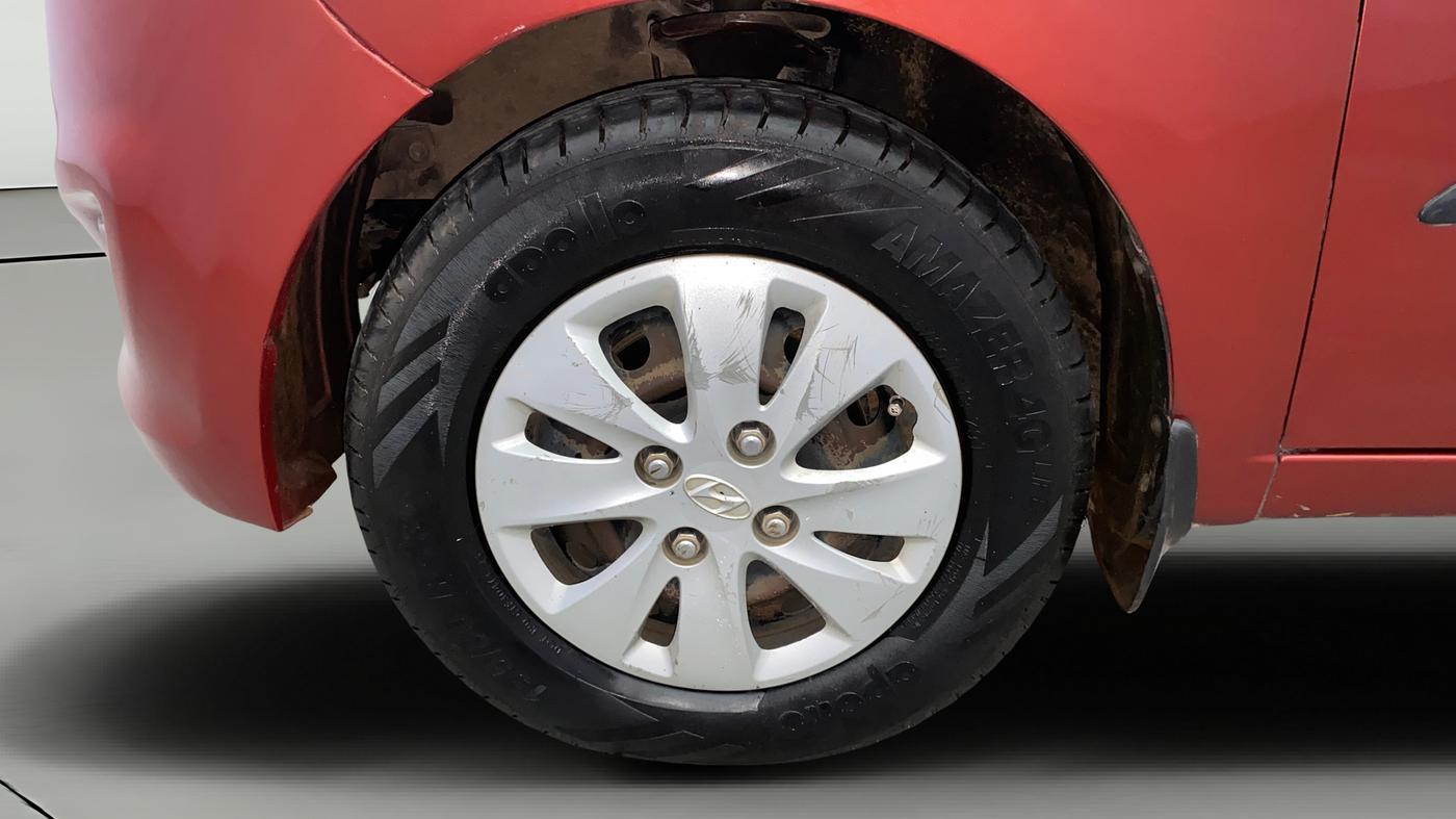 2013 Hyundai i10 MAGNA 1.2, Petrol, Manual, 1,05,360 km, Left Front Wheel
