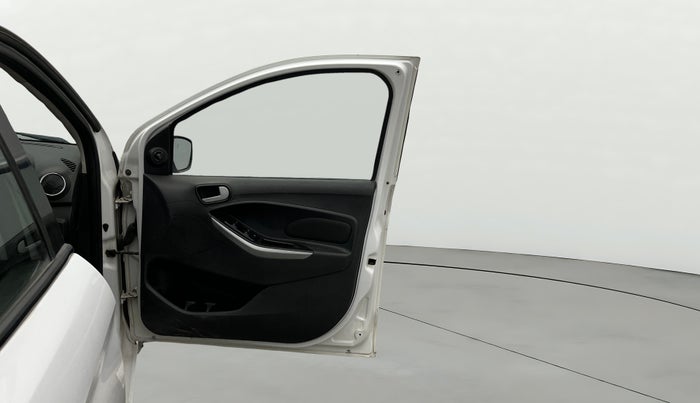 2015 Ford Figo ZXI 1.2 PETROL, Petrol, Manual, 94,037 km, RHS Front Door