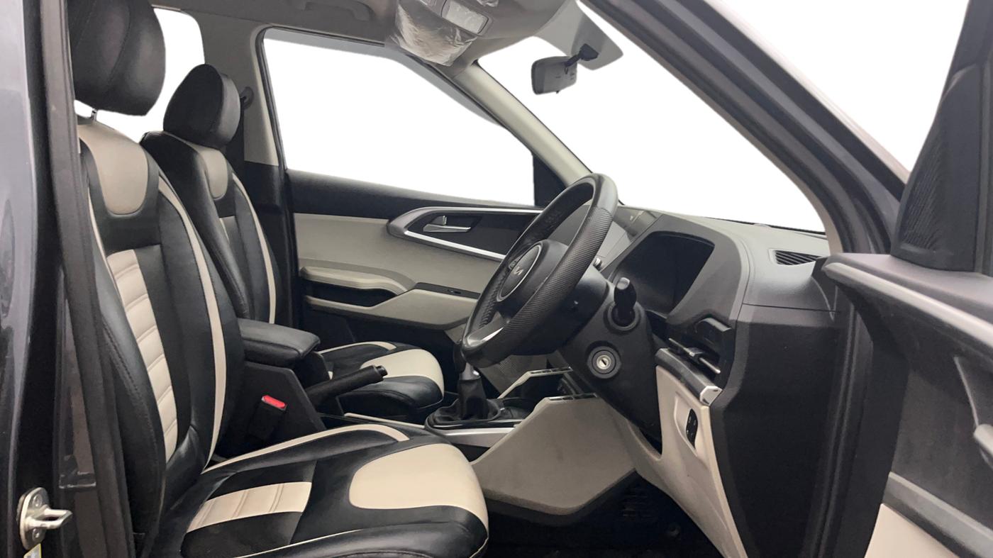 2023 KIA CARENS PRESTIGE 1.5 PETROL 7 STR, Petrol, Manual, 37,700 km, Right Side Front Door Cabin