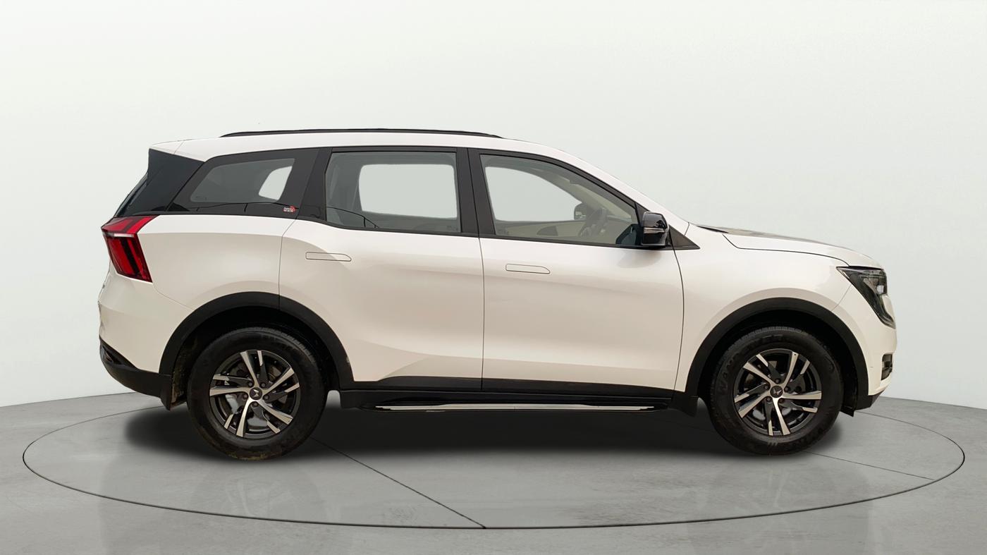 2022 Mahindra XUV700 AX 5 D AT 5 STR, Diesel, Automatic, 31,102 km, Right Side View