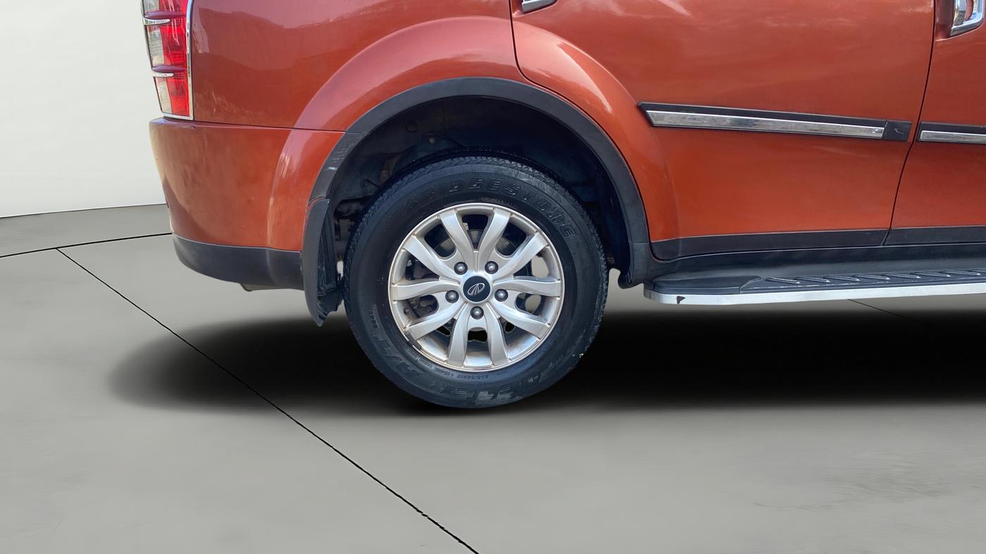 2017 Mahindra XUV500 W10 AT, Diesel, Automatic, 84,161 km, Right Rear Wheel