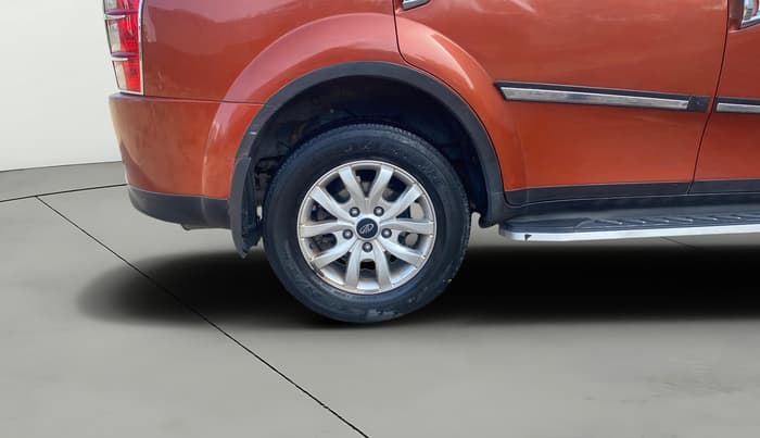 2017 Mahindra XUV500 W10 AT, Diesel, Automatic, 84,161 km, Right Rear Wheel