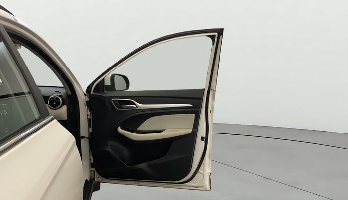 2024 MG ASTOR Select 1.5 MT (Ivory), Petrol, Manual, 11,319 km, RHS Front Door