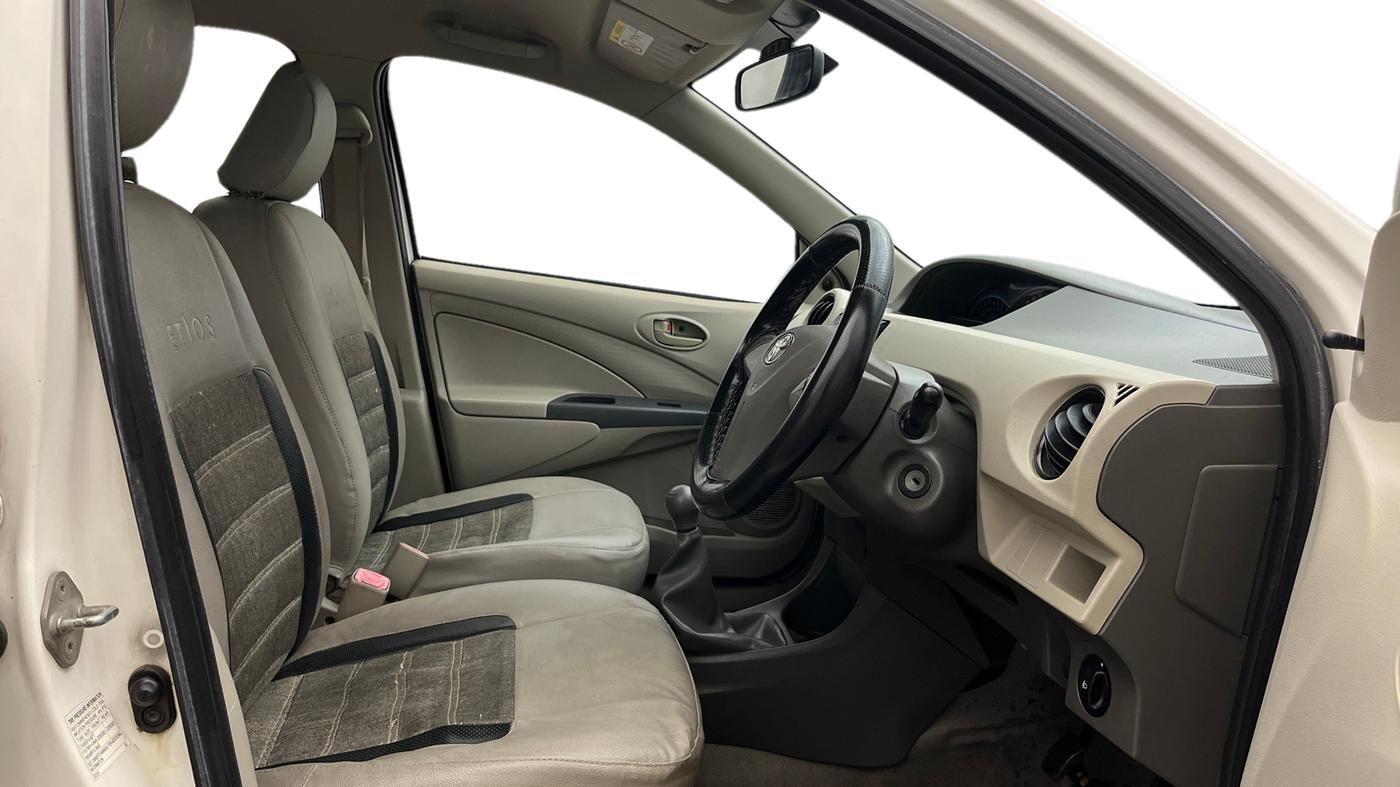 2016 Toyota Etios G, Petrol, Manual, 27,162 km, Right Side Front Door Cabin