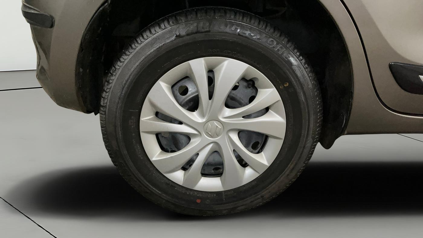 2021 Maruti Swift VXI, Petrol, Manual, 24,214 km, Right Rear Wheel