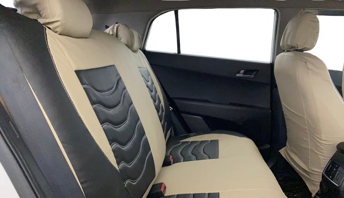2017 Hyundai Creta SX PLUS 1.6 PETROL, Petrol, Manual, 99,808 km, Right Side Rear Door Cabin