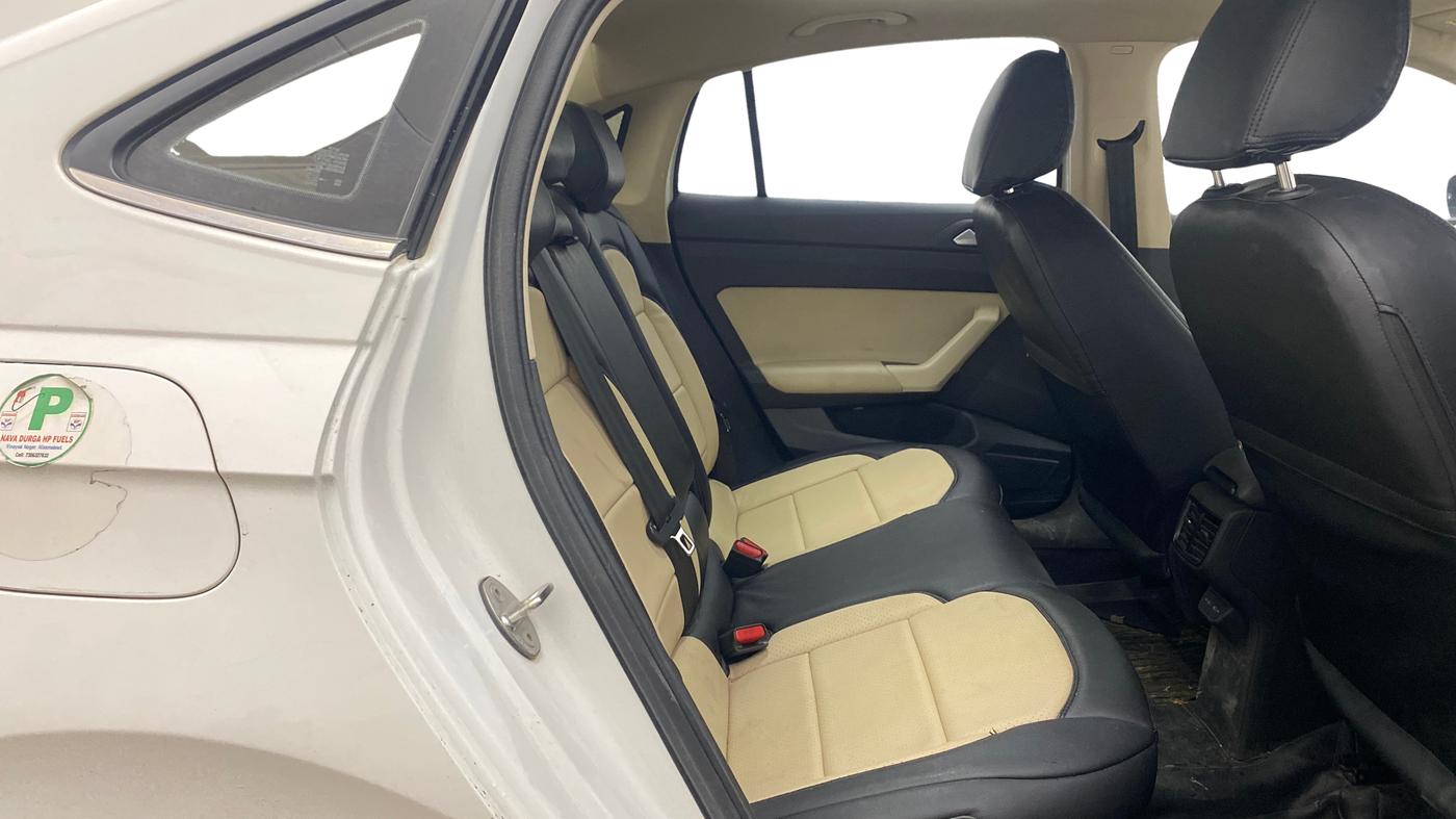 2022 Volkswagen VIRTUS TOPLINE TSI 1.0 MT, Petrol, Manual, 70,156 km, Right Side Rear Door Cabin