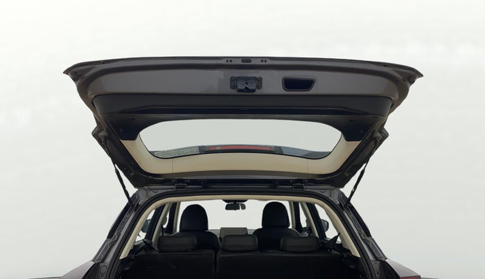 2024 Mahindra XUV 3XO AX5 1.2 L TCMPFi, Petrol, Manual, 27,203 km, Boot Door Open