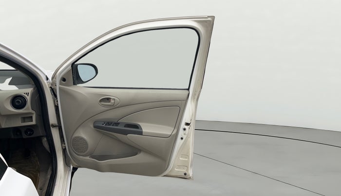 2014 Toyota Etios G, Petrol, Manual, 26,781 km, RHS Front Door