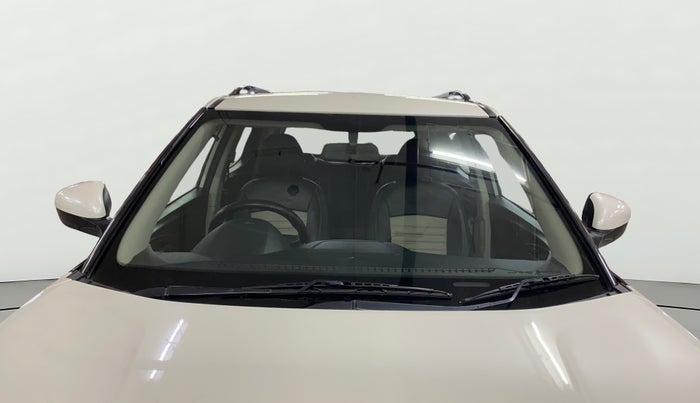 2022 Mahindra XUV300 W6 1.5 DIESEL AMT, Diesel, Automatic, 24,304 km, Front Windshield