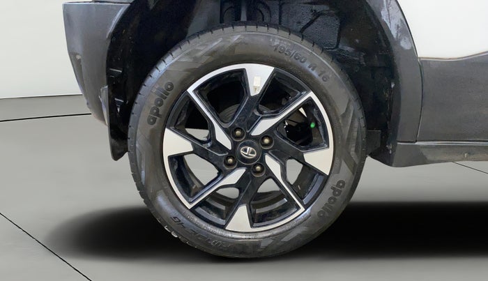 2021 Tata PUNCH CREATIVE AMT 1.2 RTN DUAL TONE, Petrol, Automatic, 31,940 km, Right Rear Wheel