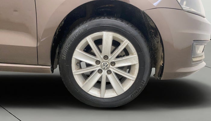 2016 Volkswagen Vento HIGHLINE PETROL AT, Petrol, Automatic, 1,21,926 km, Right Front Wheel