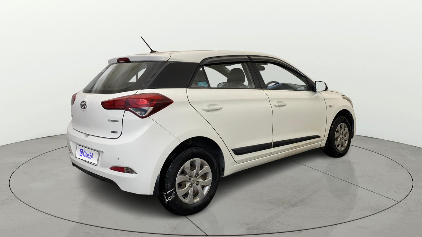 2015 Hyundai Elite i20 MAGNA 1.2, Petrol, Manual, 1,03,806 km, Right Back Diagonal