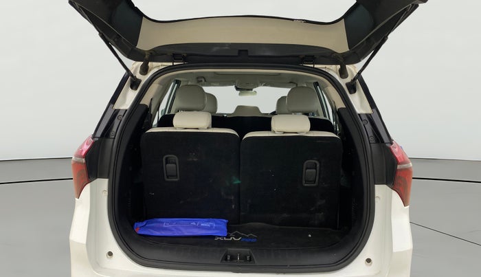 2021 Mahindra XUV700 AX 7 P AT 7 STR, Petrol, Automatic, 67,131 km, Boot Open Zoomed View