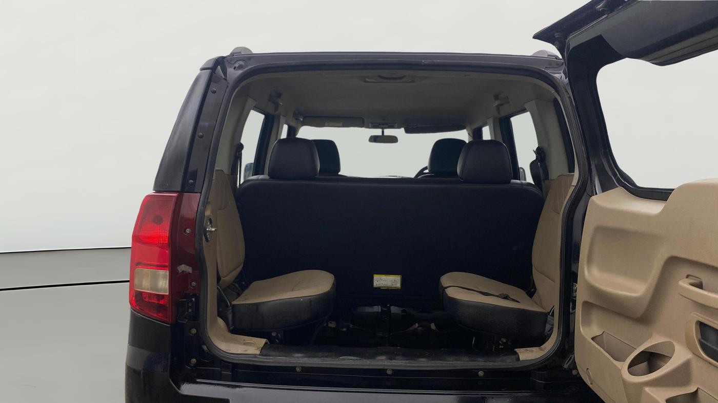 2018 Mahindra TUV300 T10 AMT, Diesel, Automatic, 1,40,664 km, Boot Open Zoomed View