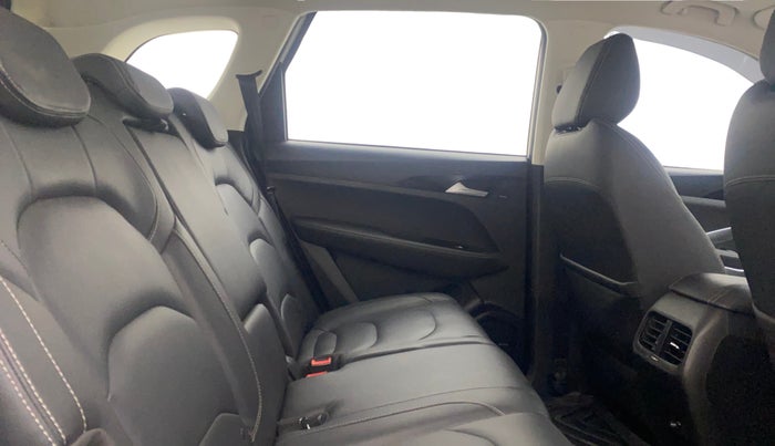 2019 MG HECTOR SHARP 1.5 DCT PETROL, Petrol, Automatic, 30,868 km, Right Side Rear Door Cabin