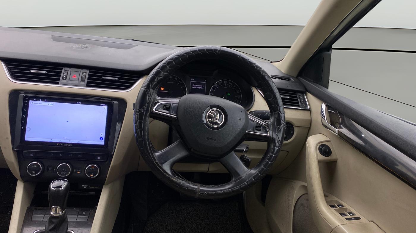 2014 Skoda Octavia ELEGANCE 2.0 TDI AT, Diesel, Automatic, 77,176 km, Steering Wheel Close Up