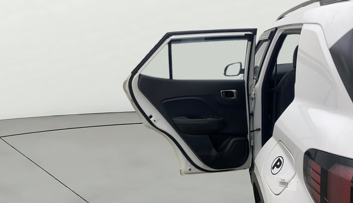 2024 Hyundai VENUE SX(O) 1.0 Turbo DCT Knight Edition, Petrol, Automatic, 15,504 km, LHS Rear Door