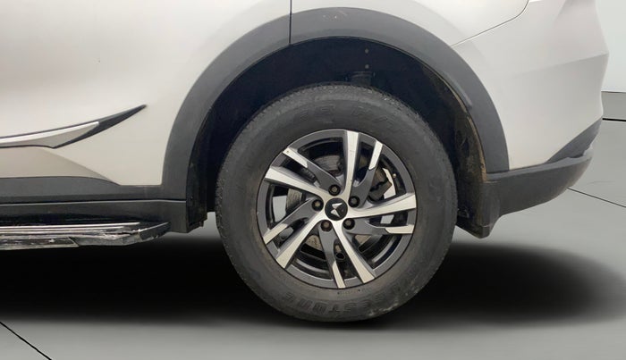 2022 Mahindra XUV700 AX 3 D MT 7 STR, Diesel, Manual, 1,31,555 km, Left Rear Wheel
