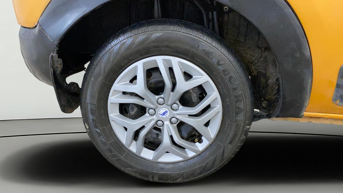 2019 Renault TRIBER RXT, CNG, Manual, 61,353 km, Right Rear Wheel